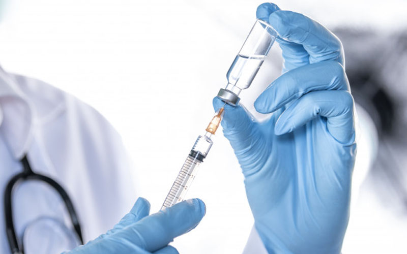 Pakar Hukum: Negara Bisa Paksa Warga Untuk Vaksinasi Covid-19