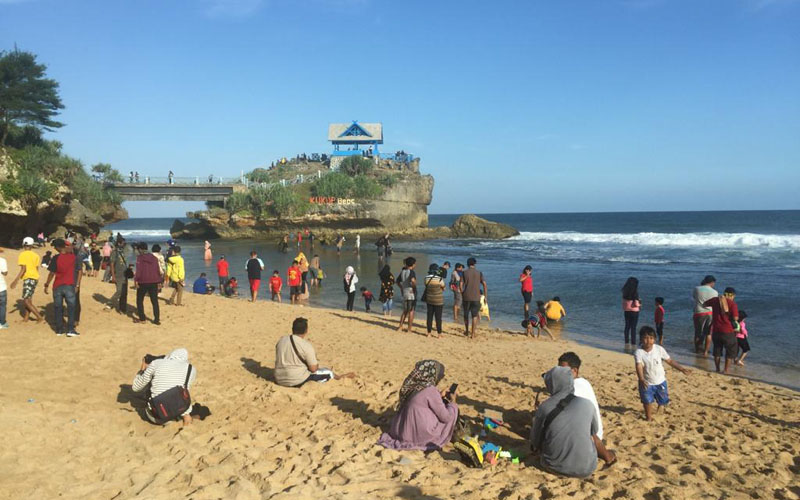 Pengunjung Wisata Pantai Tak Bawa Masker Wajib Buat Surat Pernyataan