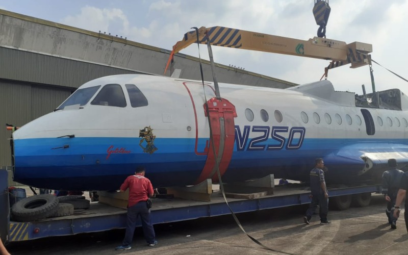 Pesawat N250 Buatan Habibie Nyaris Tersangkut di Gerbang Tol Semarang