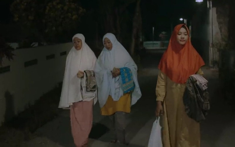 Film Pendek: Selain Bu Tejo, Ada Bu Baedah yang Bikin Jengkel Ibu-Ibu 