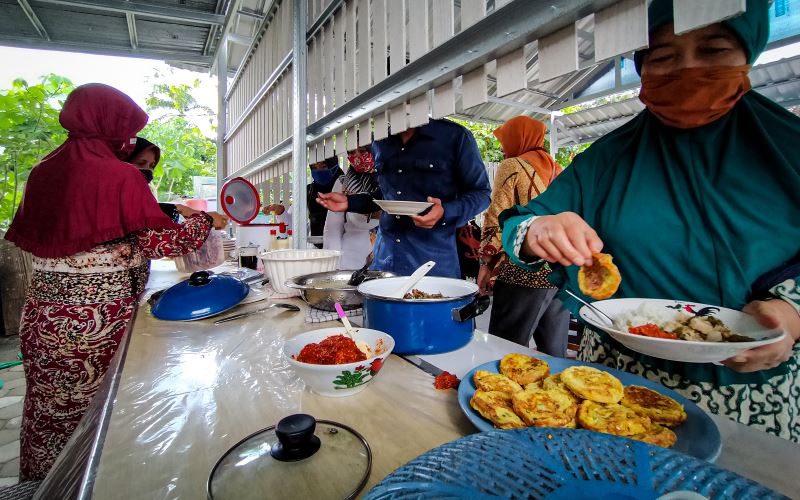 Di Sebuah Warung di Kulonprogo, Semua Orang Bisa Makan Siang Gratis