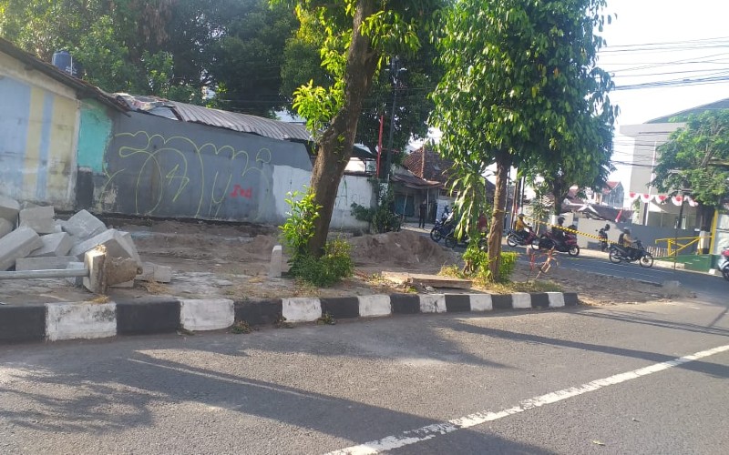 Bongkar Bangunan, Jalan Kerto Akan Diperlebar untuk Kurangi Antrean di Simpang Kusumanegara