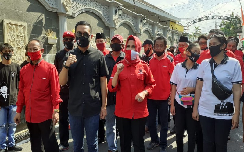 Direstui DPP PDIP Maju Pilkada Magelang, Aji Setyawan dan Windarti Disambut Sukarelawan Pendukung