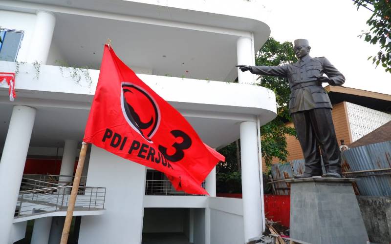 Patung Bung Karno Berdiri Tegak di Halaman Kantor DPD PDI Perjuangan DIY