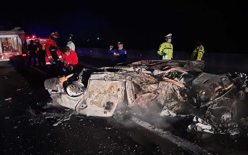 Kecelakaan Tragis di Tol Solo-Semarang, Sedan Terbakar dan CRV Ringsek