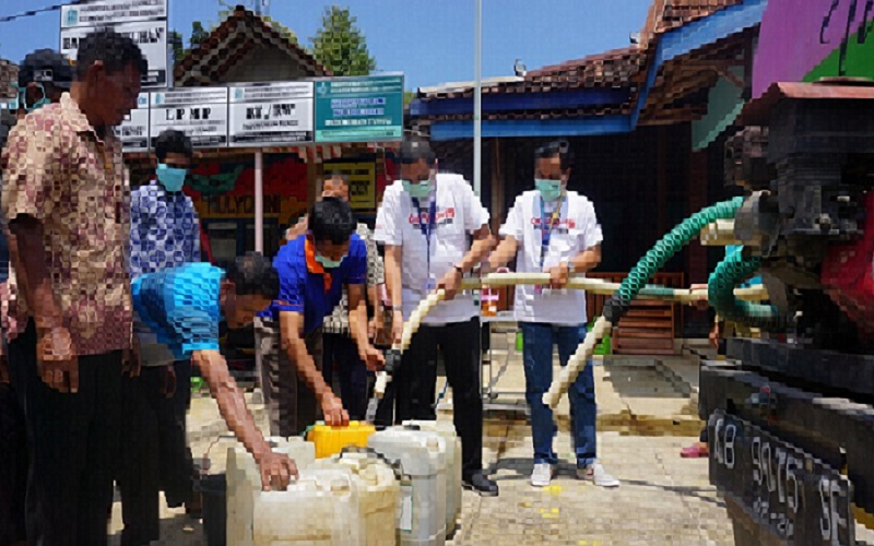 Di Gunungkidul, JNE Salurkan Air Bersih dan Sembako