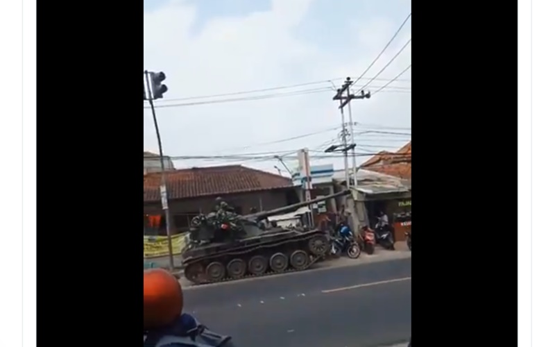 Viral Tank Tabrak Gerobak & Motor, Pengunggah Video Akan Dilaporkan?