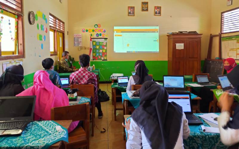 UMY Implementasikan Platform untuk Memudahkan E-Learning di 2 Sekolah di Kulonprogo