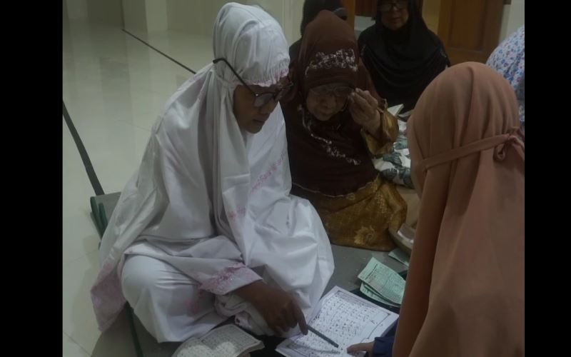 UMY Latih Ibu-Ibu Sekitar Kampus Mahir Membaca Al Qur'an