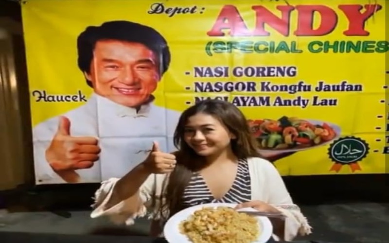 Warung Makan Ini Bernama Depot Andy Lau Tetapi Pasang Foto Jackie Chan