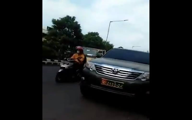 Video Warga Sipil Pakai Mobil Dinas TNI Viral