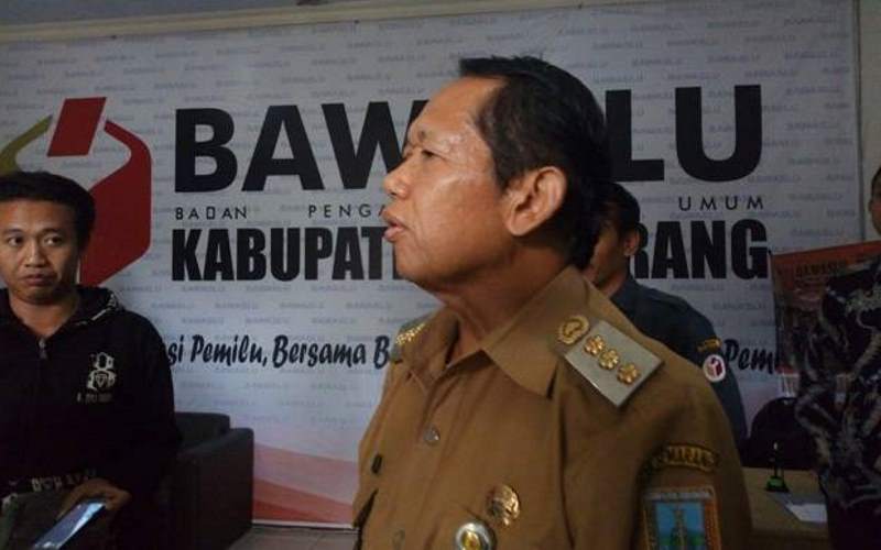 Istri Maju Pilkada dari Partai Lain, Bupati Semarang & Anaknya Dipecat PDIP