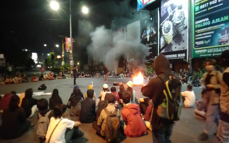 Demonstran Turun ke Jalan, Pertigaan Gejayan Jadi Saksi Penolakan Rakyat Terhadap RUU Omnibus Law Cipta Kerja