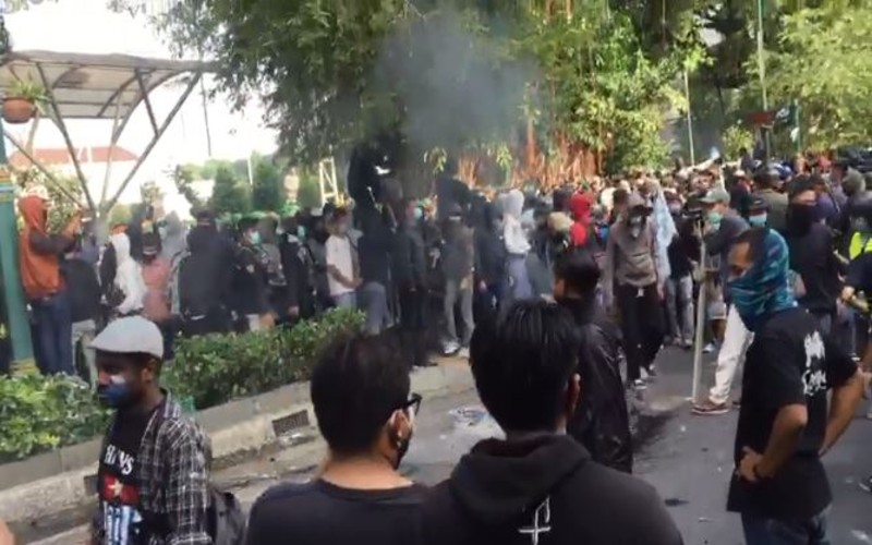 Mahasiswa dan Polisi Saling Oles Pasta Gigi di Demo Jogja Memanggil, Videonya Viral