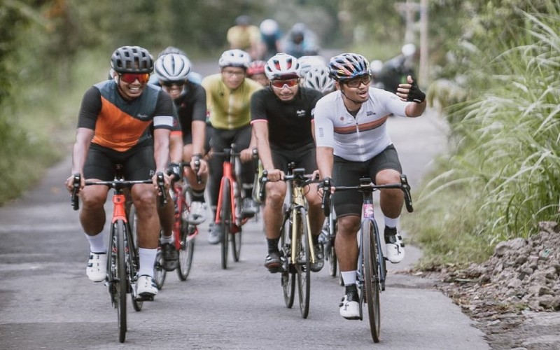 Satukan Penggemar Road Bike, Komunitas Ini Kenalkan Wisata Lewat Sepeda