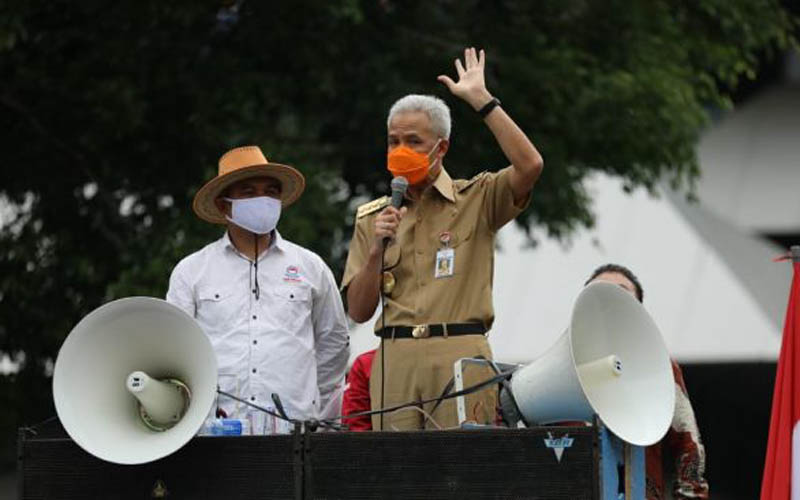 Temui Ribuan Demonstran, Gubernur Ganjar Malah Ajak Nyanyi Dangdut