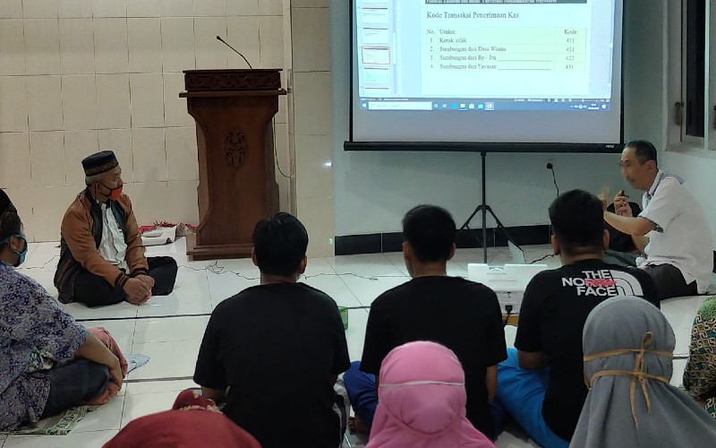 UMY Latih Takmir Masjid Baitul Jannah Jetis Bantul Kelola Keuangan