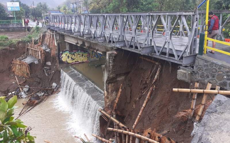 Baru Selesai Diperbaiki, Talut Jembatan Kenet di Bantul Ambrol Lagi