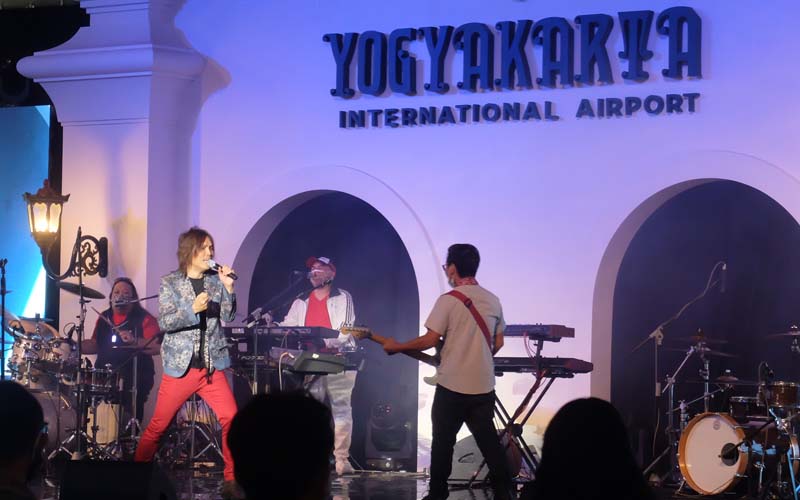 Bandara YIA Jadi Panggung Konser Once dan Shaggydog 