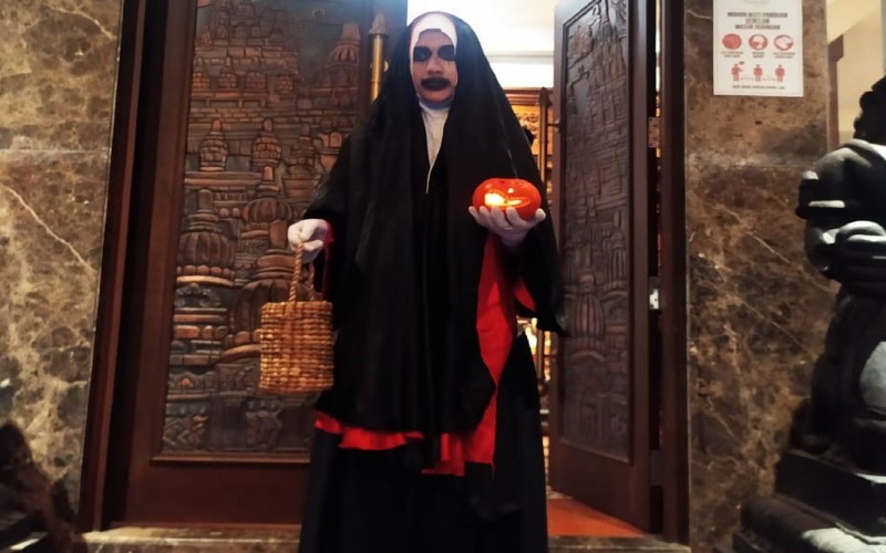 Prank Halloween: Valak hadir di Ramada Suites by Wyndham Solo