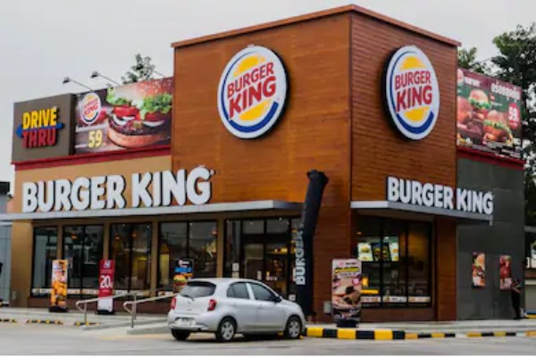 Pesannya Dalam, Burger King Minta Masyarakat Beli McDonald's