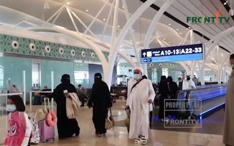 Habib Rizieq Dikabarkan Sudah di Bandara, Bersama 3 Perempuan Bercadar Hitam