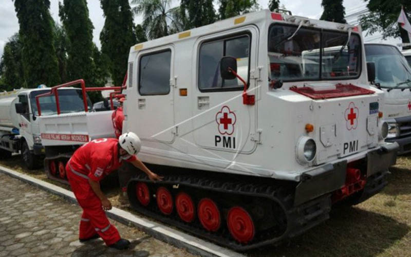 Hagglund, Kendaraan yang Mampu Menembus Medan Berat Ini Diterjunkan ke Gunung Merapi