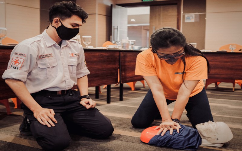 Tingkatkan Kesigapan Karyawan, Harper Malioboro Gelar First Aid Training