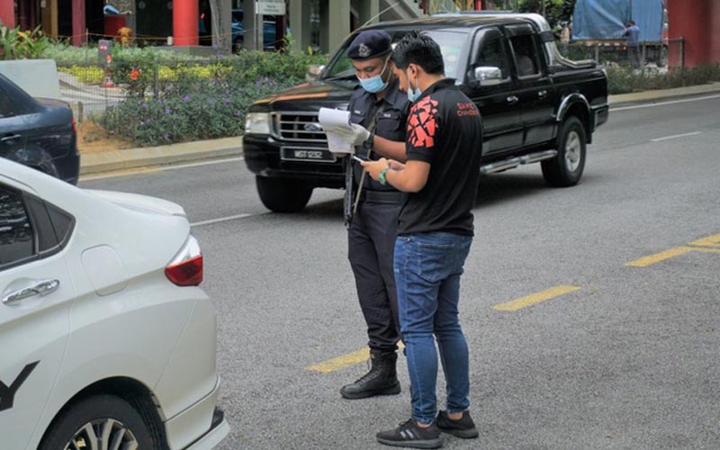 Di Malaysia, Penumpang Mobil Pribadi Dibatasi Maksimal 3 Orang