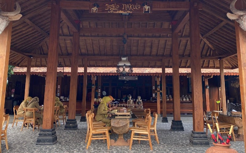 KABAR WISATA: Menikmati Masakan Tradisional Khas Borobudur di Atas Meja Lesung