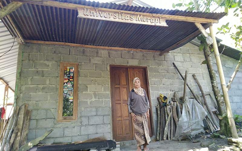 Saudara Mbah Maridjan Ini Masih Tetap Rajin Kunjungi Rumahnya yang Berada di Kawasan Rawan Bencana Merapi