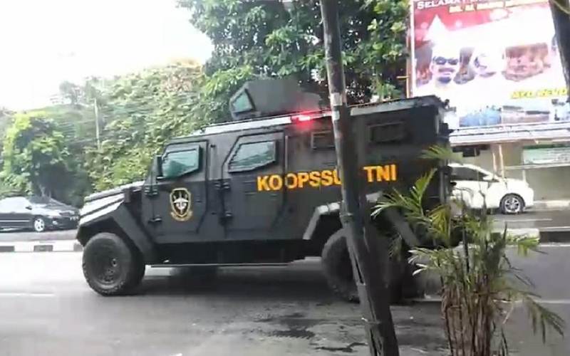Tentara Turun Tangan Copot Baliho FPI, Sutiyoso: Jangan Berlebihan