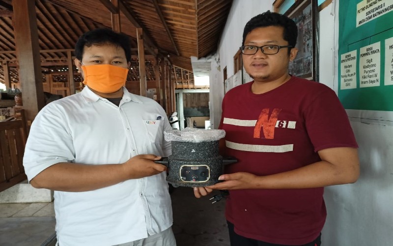 Dosen Teknik Elektro UMY Bantu Industri Batik Kayu Krebet