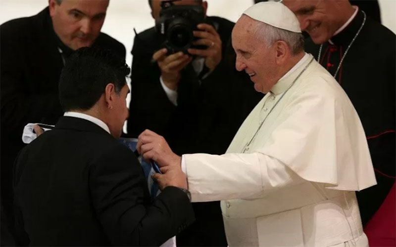 Paus Fransiskus Ikut Doakan Mendiang Diego Maradona