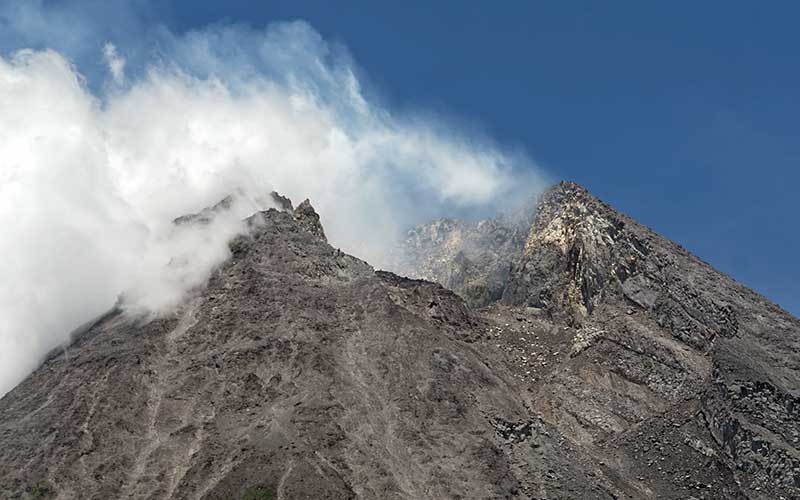 Aliran Erupsi Gunung Merapi Tetap Mengarah ke Kali Gendol