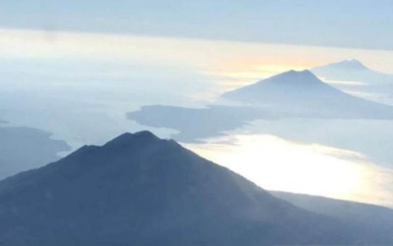 Waspada Sejak 2017, Gunung Lewotolok Akhirnya Erupsi