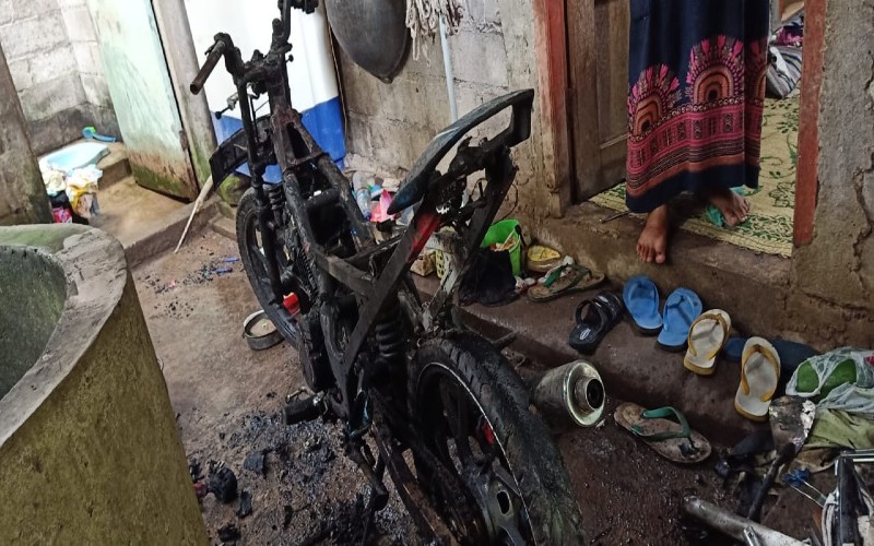 Isi Bensin di Dekat Tungku Menyala, Motor & Dapur Ludes Terbakar