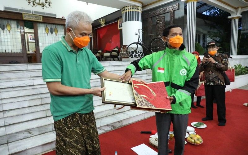 Peringati Hari Antikorupsi, Ganjar Undang Penjual Sayur hingga Driver Ojol