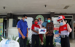 JNE Distribusikan 100 Ton Bantuan Covid ke 1.200 Faskes dan 1135 Lembaga & Perorangan 