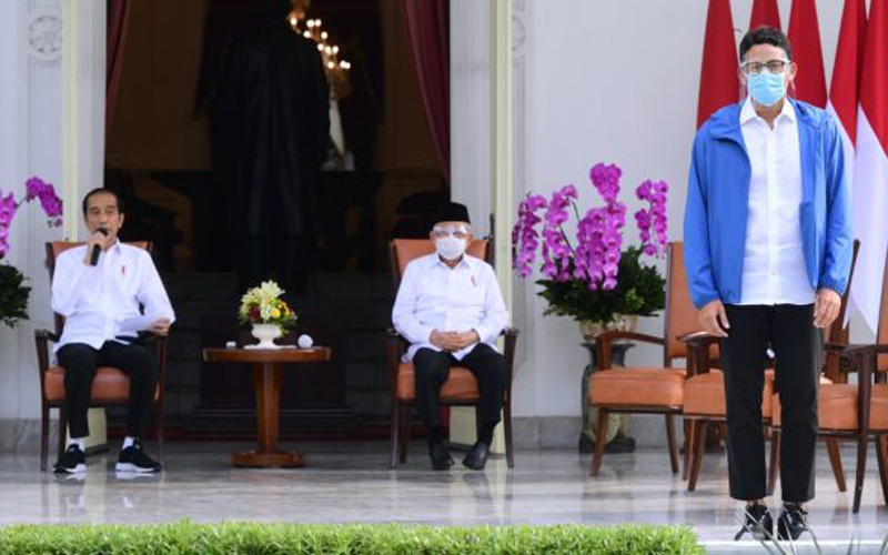 Sandiaga Uno Bongkar Filosofi Jaket Biru dari Jokowi untuk 6 Menteri