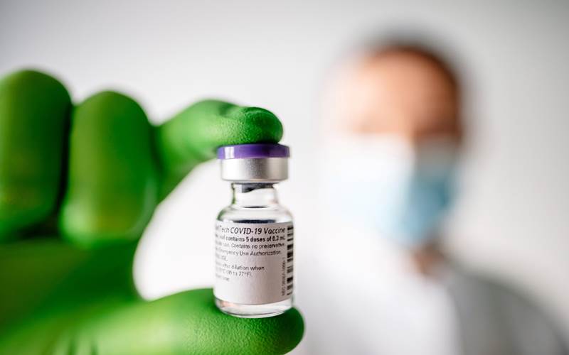 Tenaga Medis di Amerika Jatuh Sakit setelah Disuntik Vaksin Pfizer