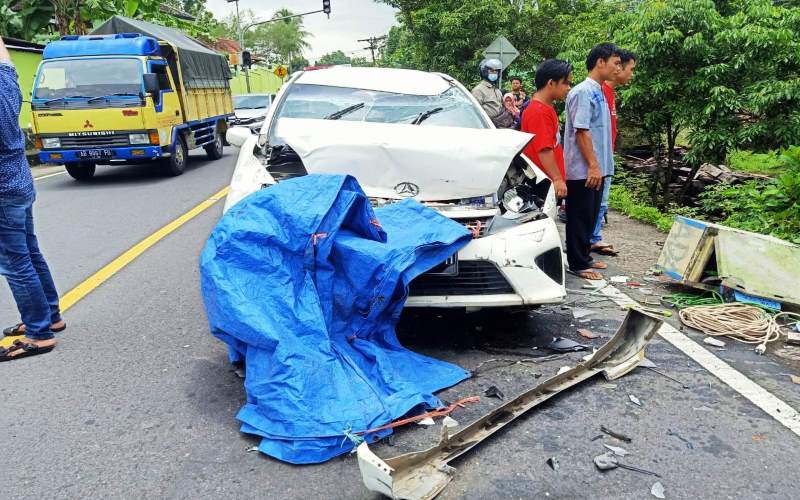 Kecelakaan Beruntun di Patuk, Satu Pemotor Tewas Terpental di Pekarangan