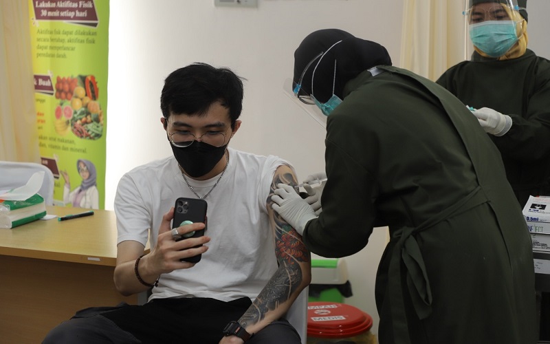 Diminta Suntik Vaksin di Istana Bareng Raffi Ahmad, Dokter Tirta Pilih di Sleman karena Alasan Ini