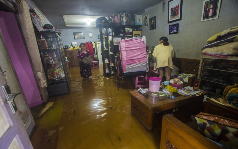 Banjir Meninggi di Kalsel, Ribuan Warga Mengungsi
