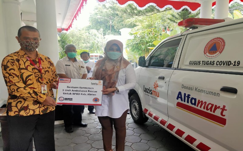 Ambulans Hasil Donasi Konsumen Alfamart Diserahkan ke Klaten