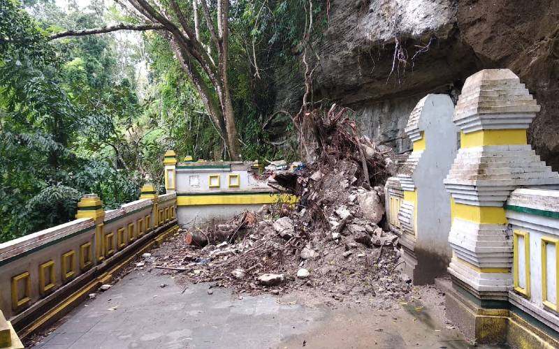 Pohon Berusia 20 Tahun Tumbang, Goa Kakung Sementara Ditutup