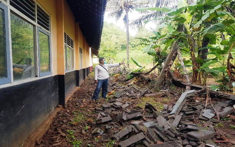 Terendam Banjir, Disdikpora Belum Berencana Merelokasi SMP N 1 Girisubo