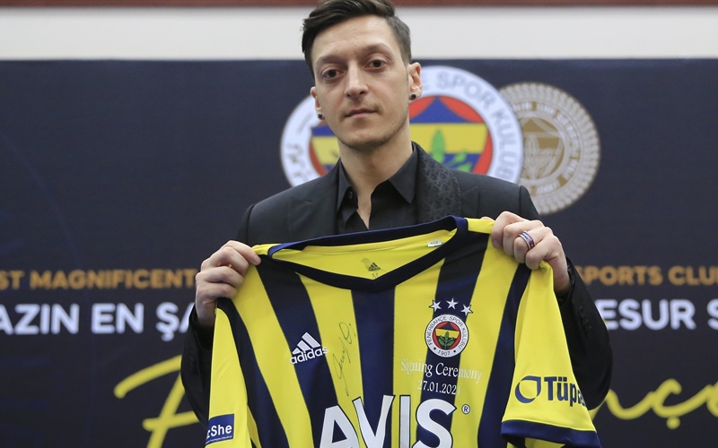 Debut Ozil Bawa Fenerbahce Menang di Liga Turki