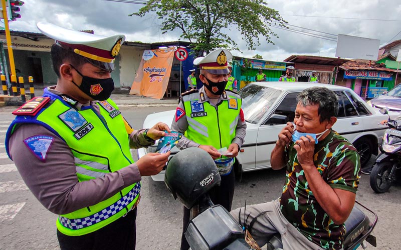 Satpol PP DIY Amankan 230 KTP Milik Pelanggar Prokes