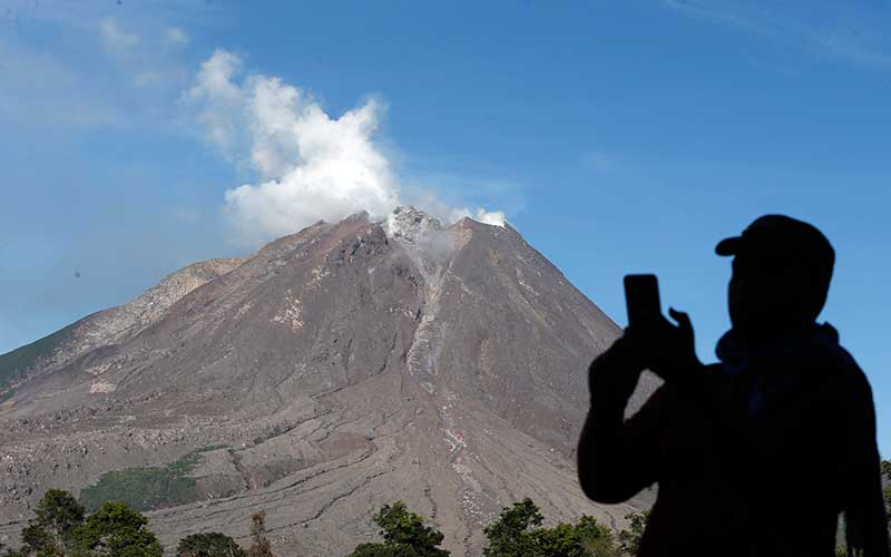 Gunung Sinabung Erupsi, Luncurkan Awan Panas Sejauh 2 Kilometer